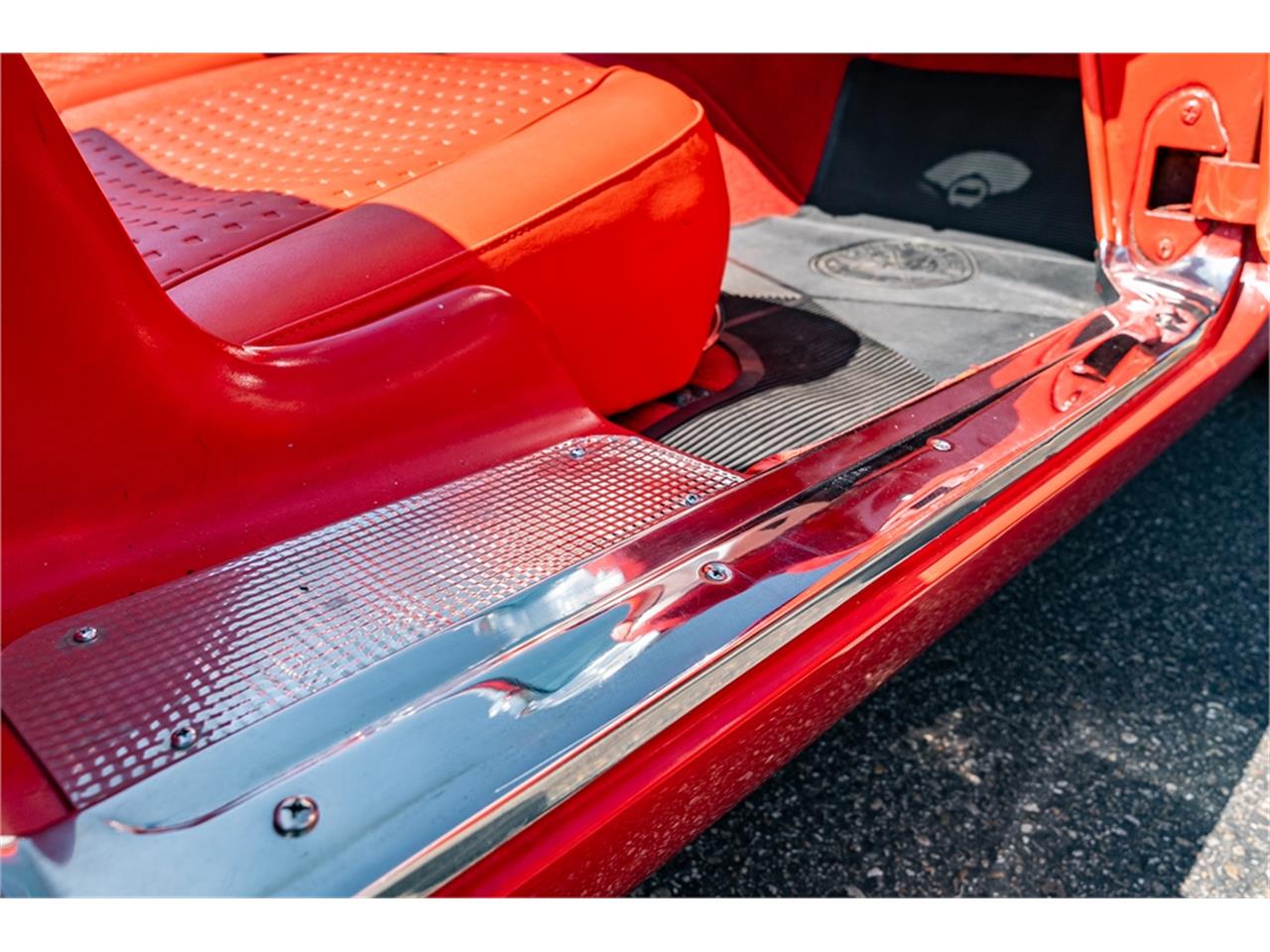Chevrolet-Corvette-1957-Venetian-Red-Polo-White-Red-90