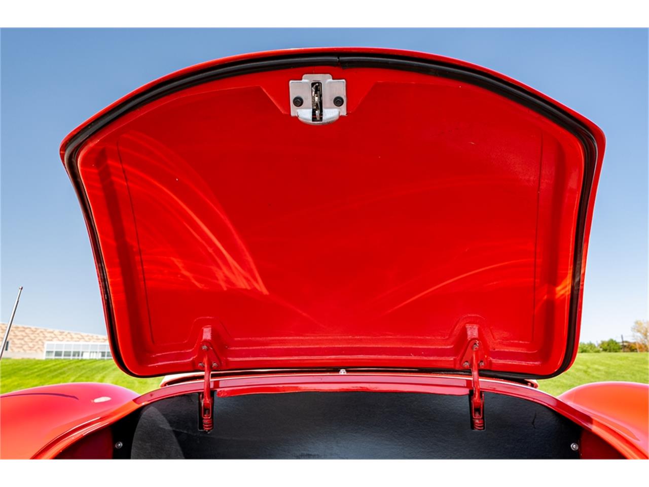 Chevrolet-Corvette-1957-Venetian-Red-Polo-White-Red-92