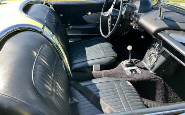 Chevrolet-Corvette-1958-Panama-yellow-Black-1