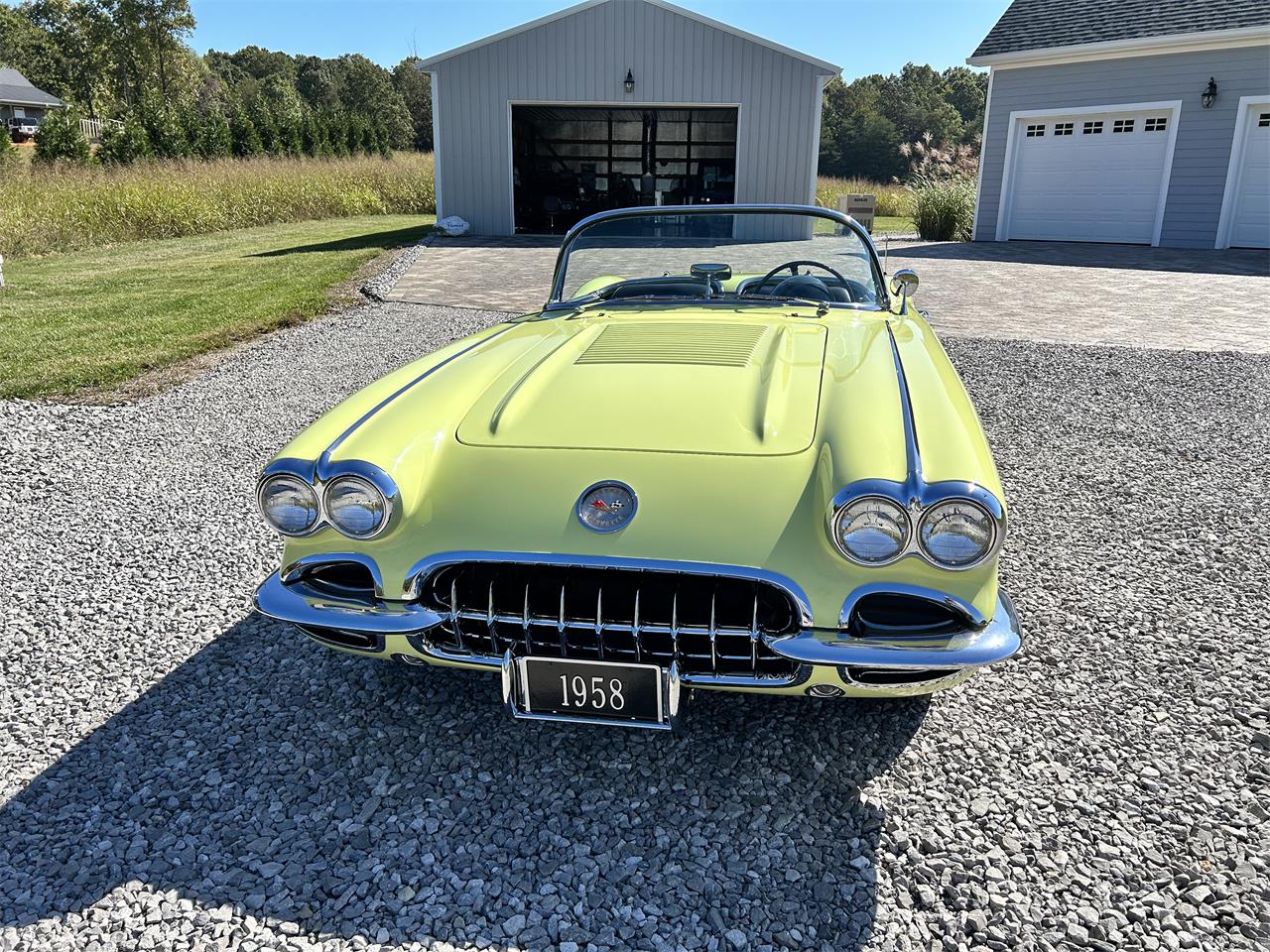 Chevrolet-Corvette-1958-Panama-yellow-Black-10
