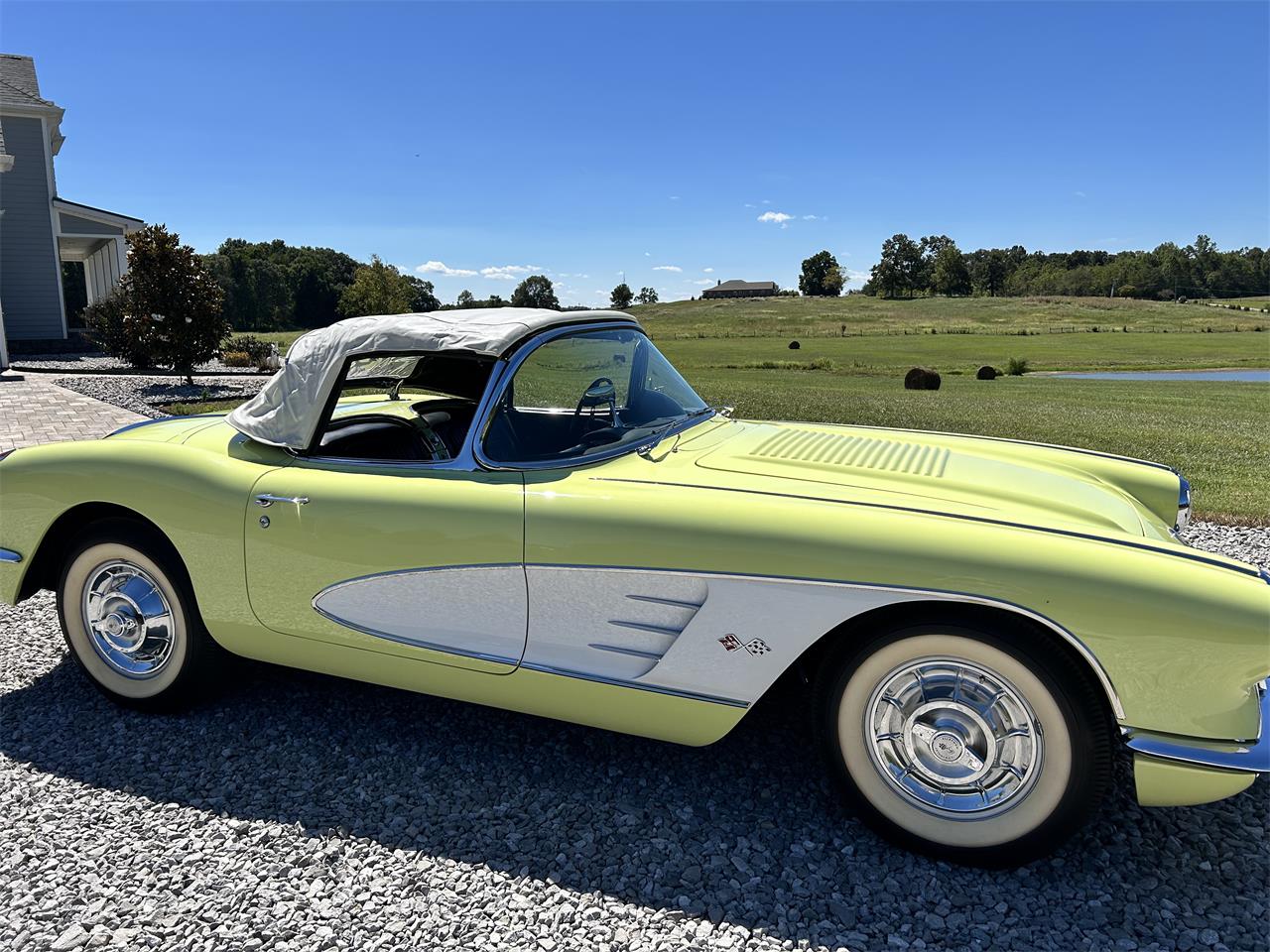 Chevrolet-Corvette-1958-Panama-yellow-Black-11