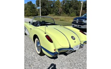 Chevrolet-Corvette-1958-Panama-yellow-Black-5