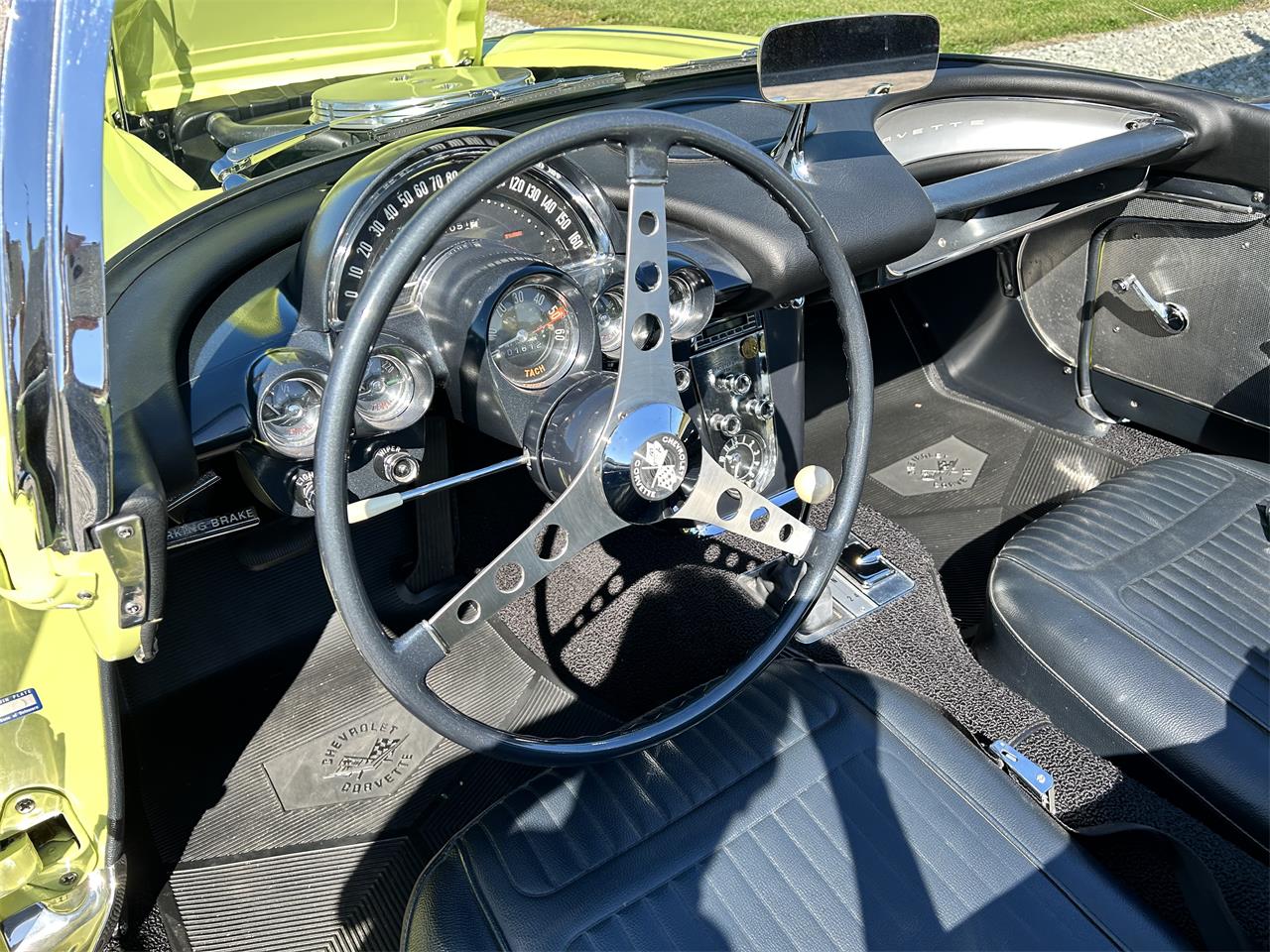Chevrolet-Corvette-1958-Panama-yellow-Black