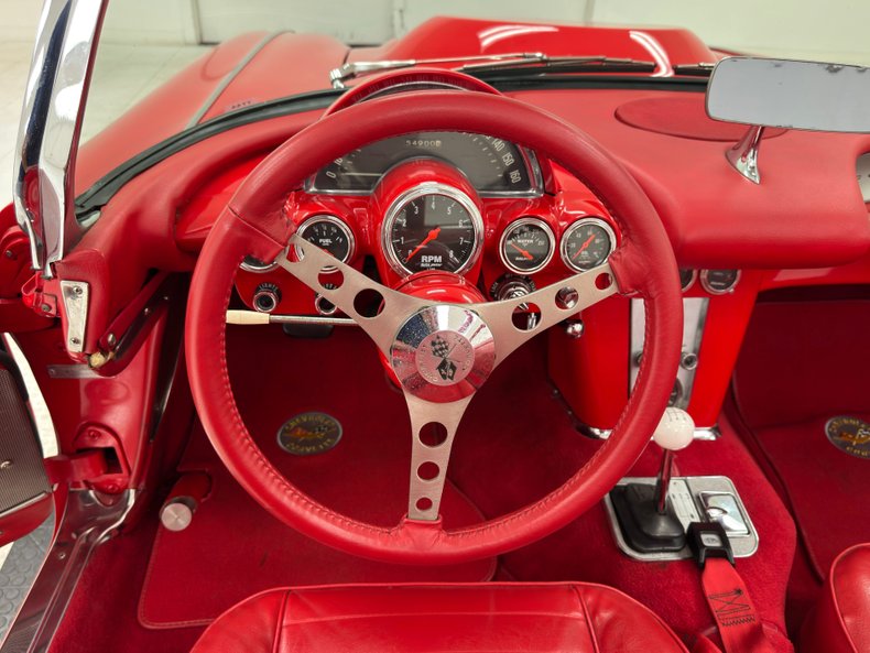 Chevrolet-Corvette-1959-Roman-Red-Red-38