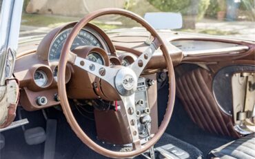 Chevrolet-Corvette-1960-Beige-Black-1