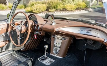 Chevrolet-Corvette-1960-Beige-Black-19