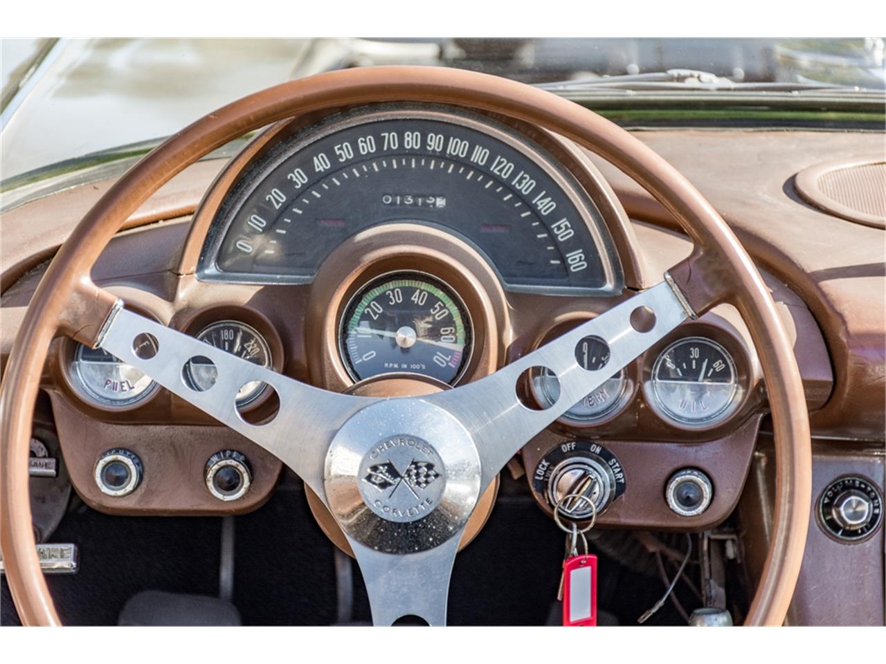 Chevrolet-Corvette-1960-Beige-Black-26