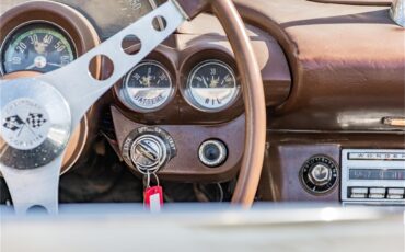 Chevrolet-Corvette-1960-Beige-Black-30