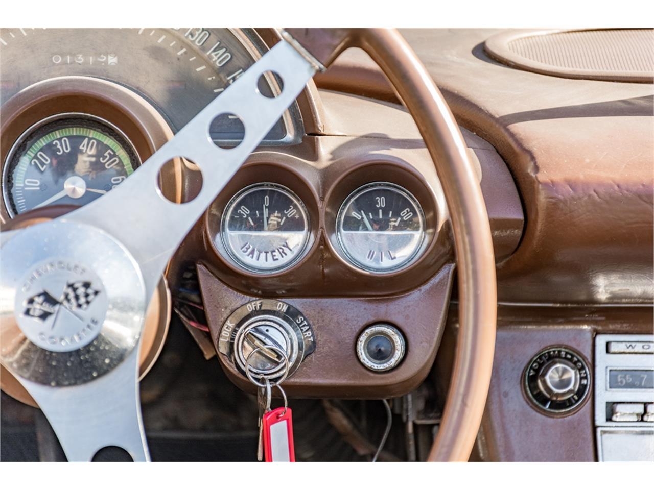 Chevrolet-Corvette-1960-Beige-Black-33