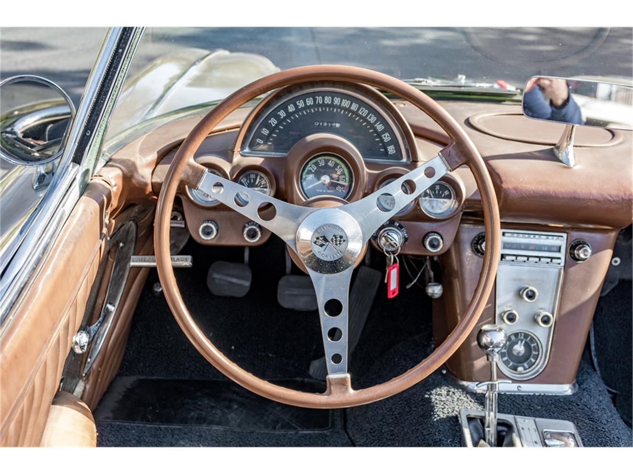 Chevrolet-Corvette-1960-Beige-Black-35