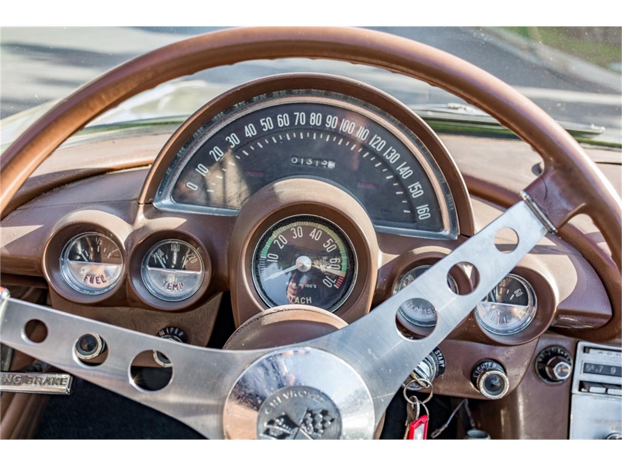 Chevrolet-Corvette-1960-Beige-Black-46