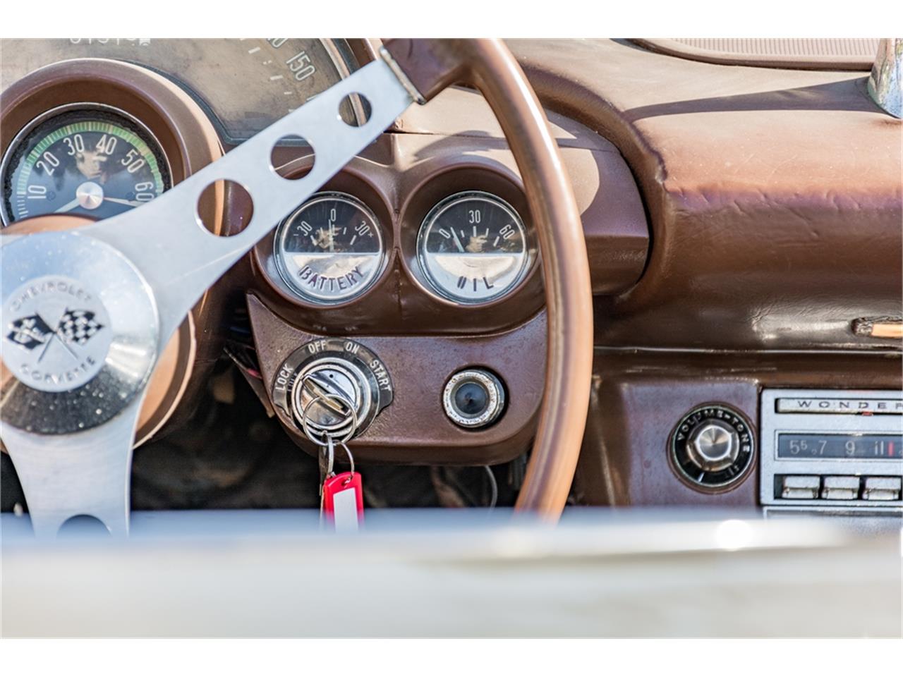 Chevrolet-Corvette-1960-Beige-Black-57