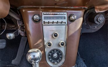 Chevrolet-Corvette-1960-Beige-Black-61