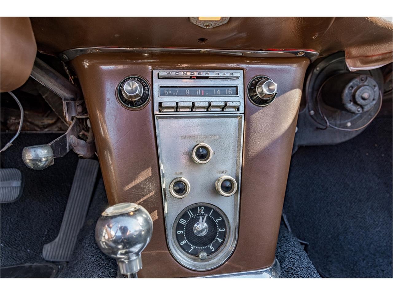 Chevrolet-Corvette-1960-Beige-Black-62