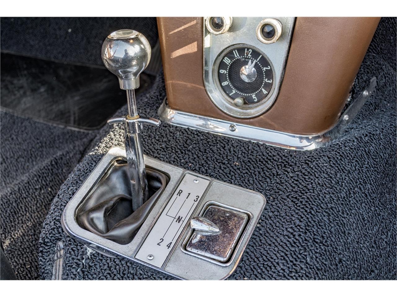 Chevrolet-Corvette-1960-Beige-Black-64