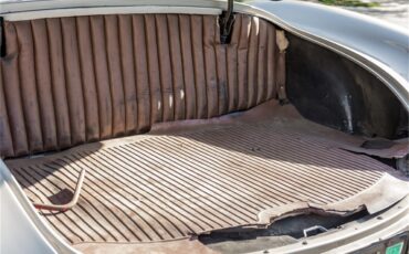 Chevrolet-Corvette-1960-Beige-Black-65
