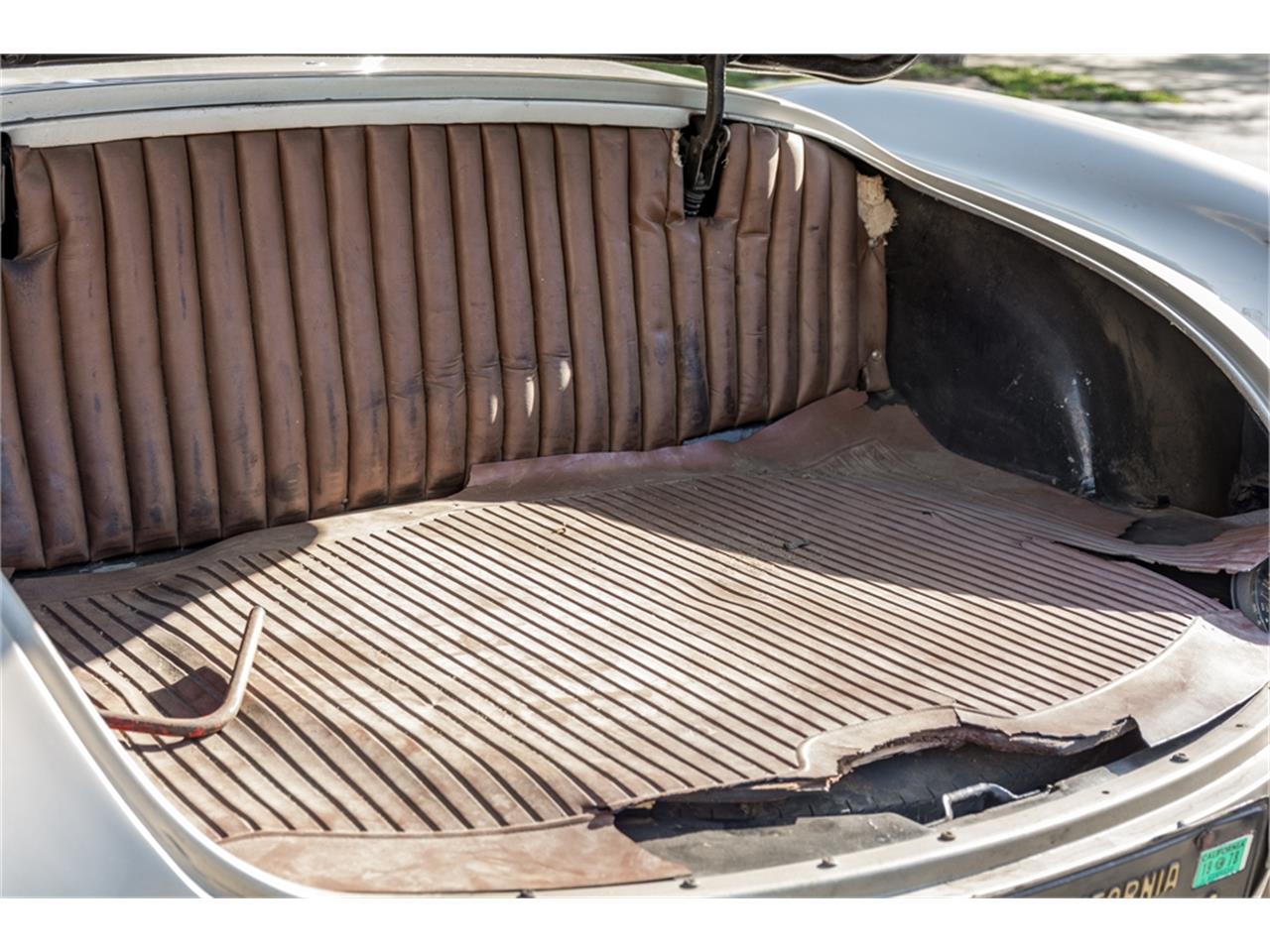 Chevrolet-Corvette-1960-Beige-Black-65