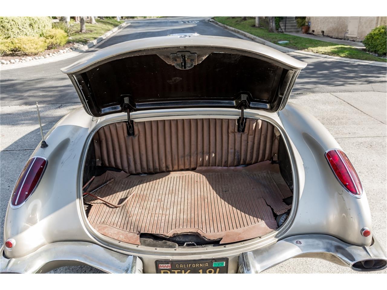 Chevrolet-Corvette-1960-Beige-Black-70