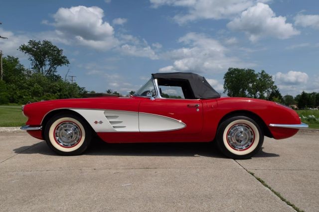 Chevrolet-Corvette-1960-Convertible-1