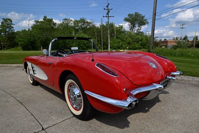 Chevrolet-Corvette-1960-Convertible-11