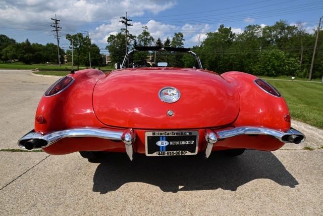 Chevrolet-Corvette-1960-Convertible-12
