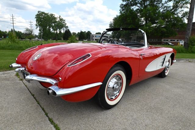 Chevrolet-Corvette-1960-Convertible-13