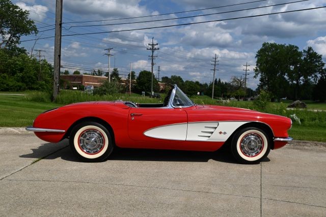 Chevrolet-Corvette-1960-Convertible-16