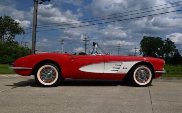 Chevrolet-Corvette-1960-Convertible-17