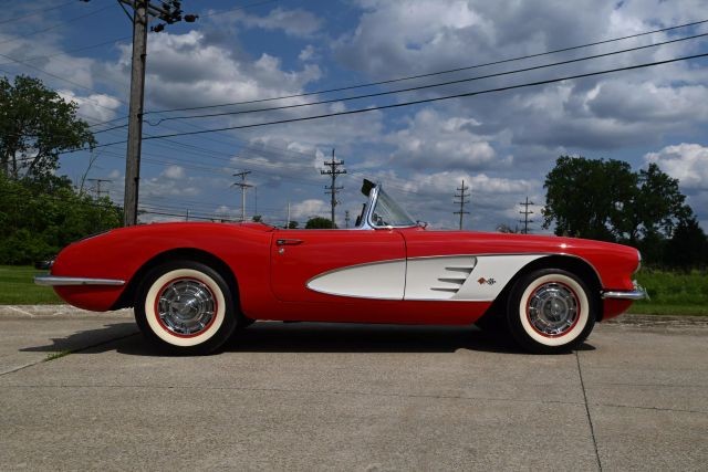 Chevrolet-Corvette-1960-Convertible-17
