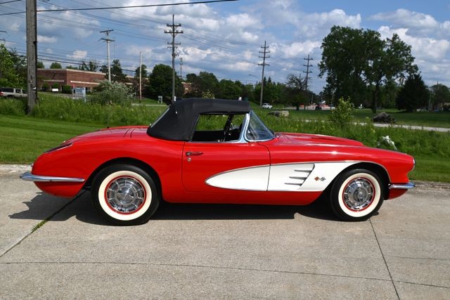 Chevrolet-Corvette-1960-Convertible-18