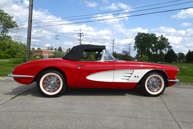 Chevrolet-Corvette-1960-Convertible-19