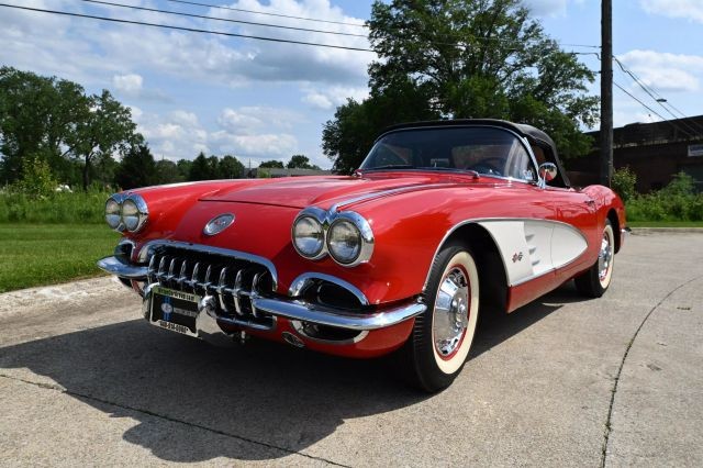 Chevrolet-Corvette-1960-Convertible-2
