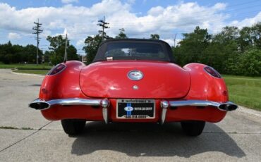Chevrolet-Corvette-1960-Convertible-3