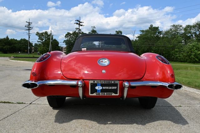 Chevrolet-Corvette-1960-Convertible-3