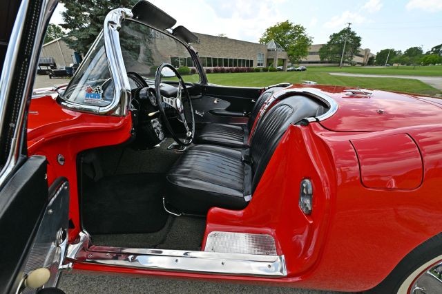 Chevrolet-Corvette-1960-Convertible-30