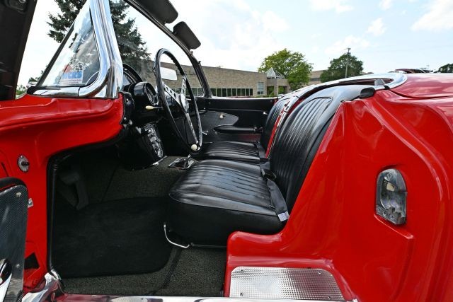 Chevrolet-Corvette-1960-Convertible-31