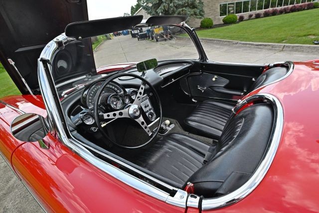 Chevrolet-Corvette-1960-Convertible-32