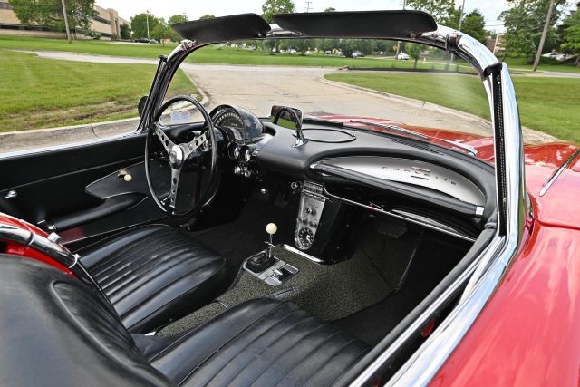 Chevrolet-Corvette-1960-Convertible-33