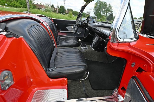 Chevrolet-Corvette-1960-Convertible-35