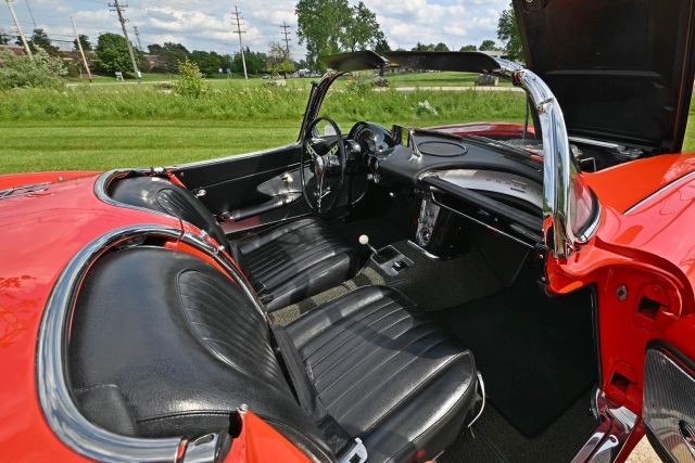 Chevrolet-Corvette-1960-Convertible-36