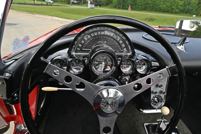 Chevrolet-Corvette-1960-Convertible-38