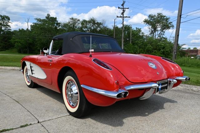 Chevrolet-Corvette-1960-Convertible-5
