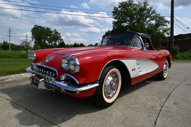 Chevrolet-Corvette-1960-Convertible-7