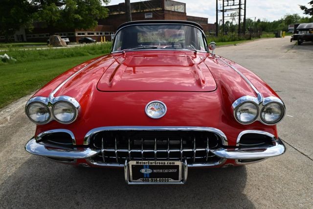 Chevrolet-Corvette-1960-Convertible-8
