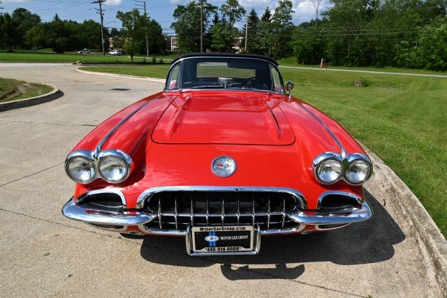 Chevrolet-Corvette-1960-Convertible-9