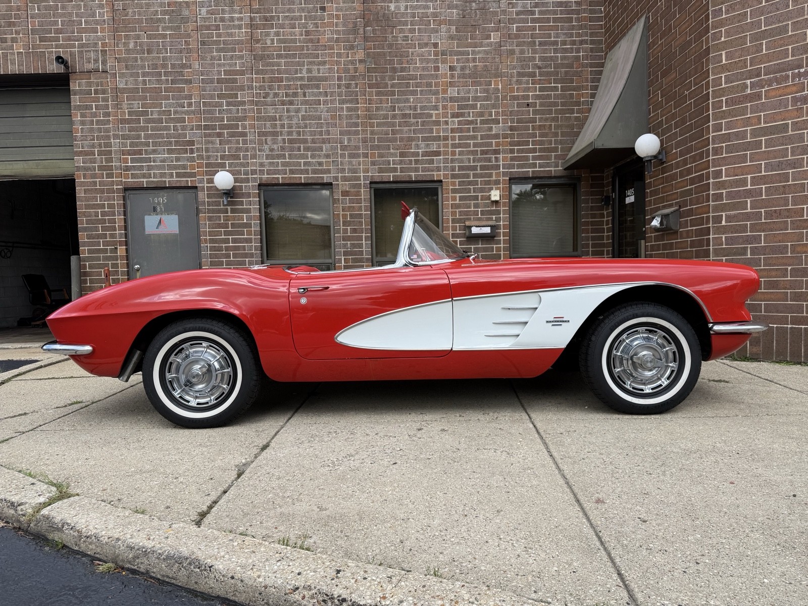 Chevrolet-Corvette-1961-10