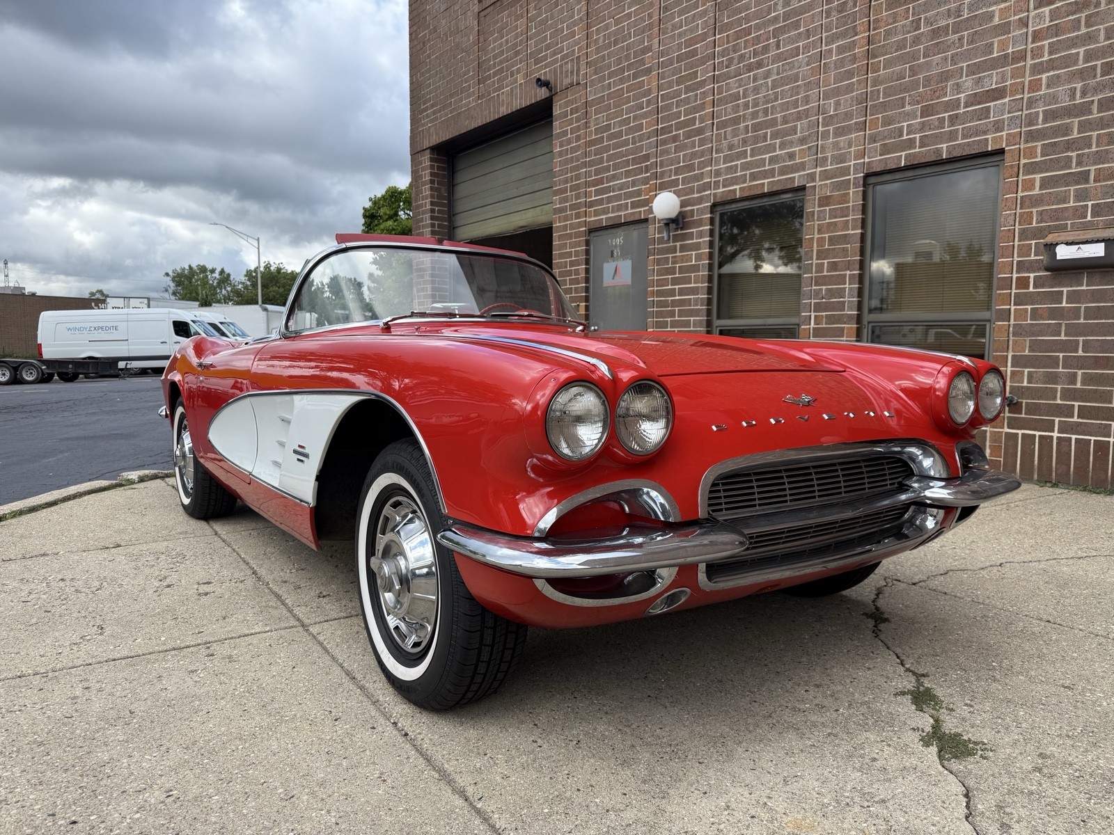 Chevrolet-Corvette-1961-12
