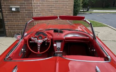 Chevrolet-Corvette-1961-14