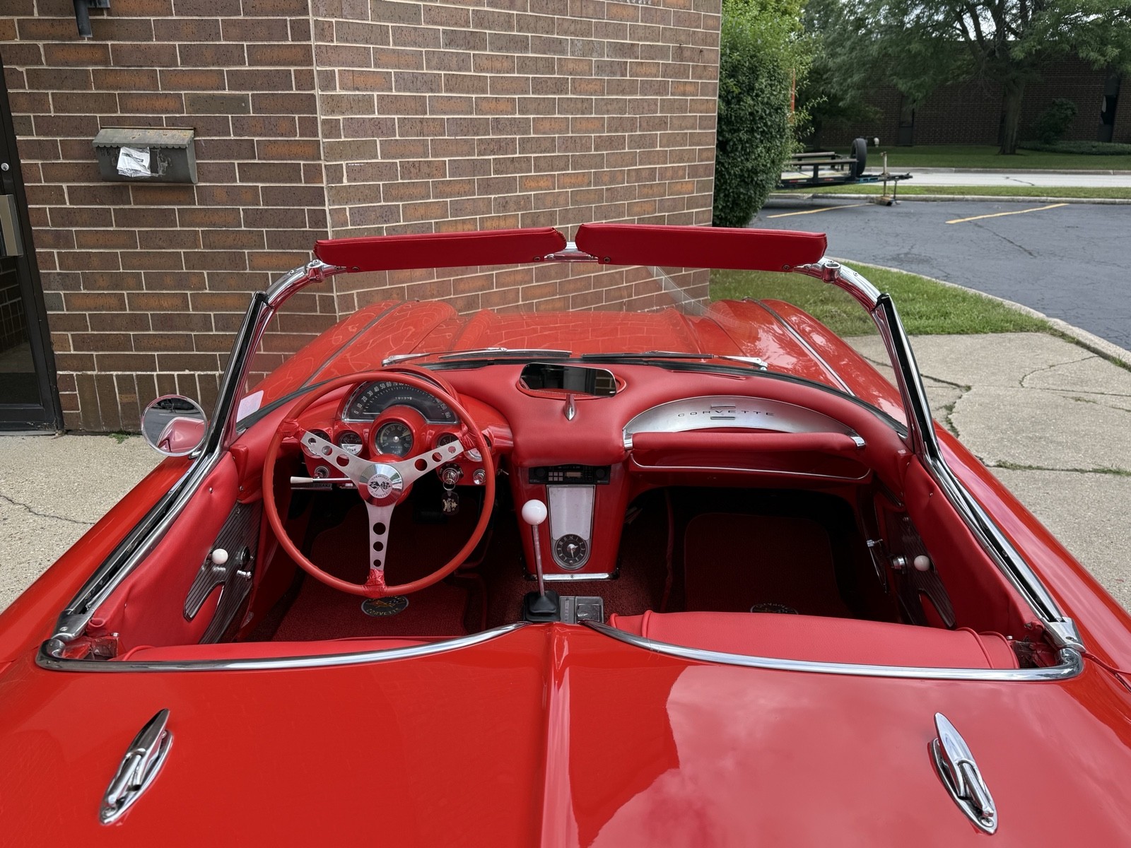 Chevrolet-Corvette-1961-14