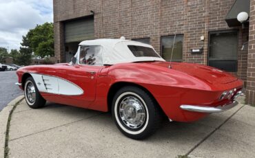 Chevrolet-Corvette-1961-3
